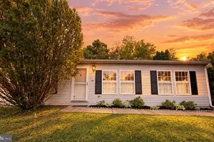 24 Shagbark Ct E, Harleysville, PA 19438 - Photo 2