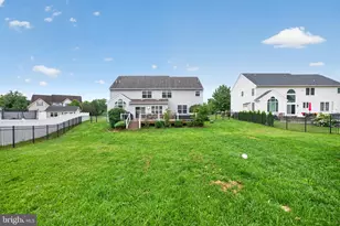 2009 Woodbridge Ln, Pennsburg, PA 18073 - Photo 4