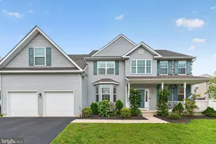 2009 Woodbridge Ln, Pennsburg, PA 18073 - Photo 2