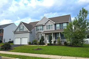 2009 Woodbridge Ln, Pennsburg, PA 18073 - Photo 2