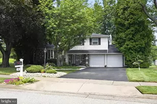 909 Warfield Ln, Huntingdon Valley, PA 19006 - Photo 2
