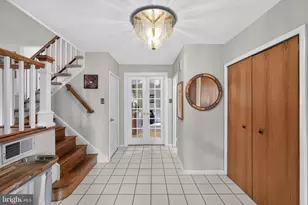 909 Warfield Ln, Huntingdon Valley, PA 19006 - Photo 4