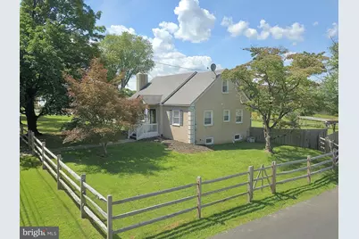 341 E Mount Kirk Avenue, Eagleville, PA 19403 - Photo 2