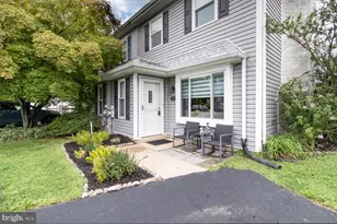 15 Carriage Dr, Horsham, PA 19044 - Photo 2