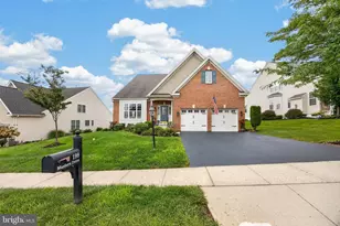 199 Masters Dr, Pottstown, PA 19464 - Photo 2