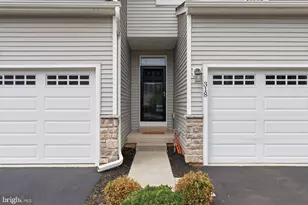 318 Ridgewood Dr, Royersford, PA 19468 - Photo 2
