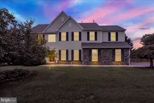 135 Walter Dr, Gilbertsville, PA 19525 - Photo 2