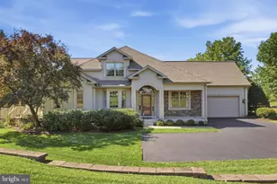 199 Country Club Dr, Telford, PA 18969 - Photo 2