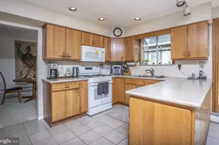 2908 Village Green Ln, Norristown, PA 19403 - Photo 30