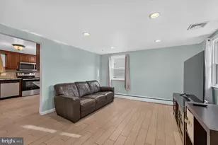 921 Hale St, Pottstown, PA 19464 - Photo 2
