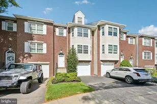 301 Carol Ct, Lansdale, PA 19446 - Photo 2