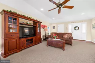 2395 Magnolia Dr, Gilbertsville, PA 19525 - Photo 4
