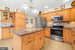 2395 Magnolia Dr, Gilbertsville, PA 19525 - Photo 8