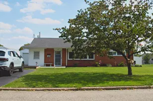 8 Laurel Ln, Plymouth Meeting, PA 19462 - Photo 2