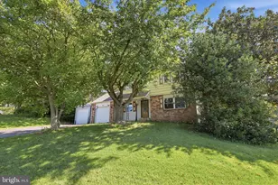29 Cochise Ln, Royersford, PA 19468 - Photo 2