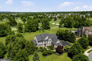583 Oakmont Dr E, Telford, PA 18969 - Photo 2