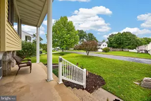 971 Oakdale Dr, Pottstown, PA 19464 - Photo 2