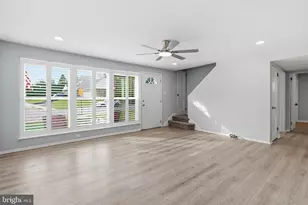 226 Oxford Cir, Norristown, PA 19403 - Photo 2