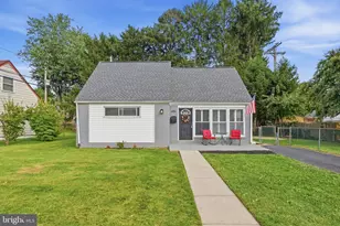 226 Oxford Cir, Norristown, PA 19403 - Photo 1