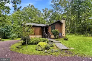 536 Spring Mt Rd, Schwenksville, PA 19473 - Photo 2