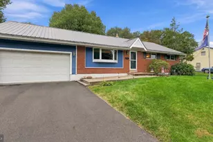 523 Sherwood Ln, Hatboro, PA 19040 - Photo 1