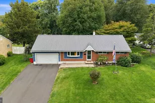 523 Sherwood Ln, Hatboro, PA 19040 - Photo 2
