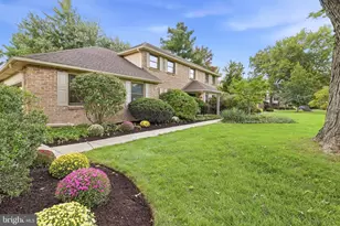 1711 Clinton Dr, Ambler, PA 19002 - Photo 2