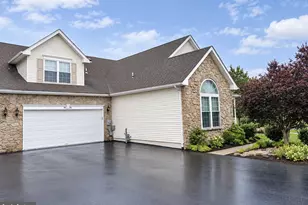 1022 Bordeaux Ln, Pennsburg, PA 18073 - Photo 2