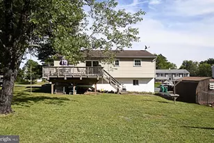 117 Meadowland Dr, Red Hill, PA 18076 - Photo 2