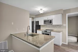 607 Foxcroft Cir, Royersford, PA 19468 - Photo 8