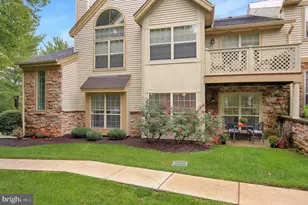 607 Foxcroft Cir, Royersford, PA 19468 - Photo 2