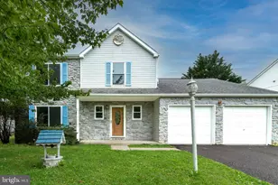 616 Jennifer Ln, Gilbertsville, PA 19525 - Photo 2