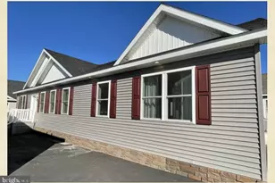 482 Manatawny St, Pottstown, PA 19464 - Photo 1