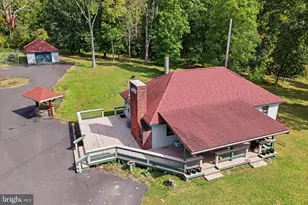 2070 Hendricks Station Rd, Harleysville, PA 19438 - Photo 2
