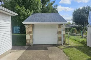 1353 Thomson Rd, Abington, PA 19001 - Photo 2
