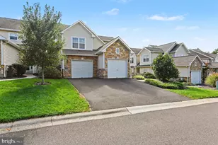 183 Gleneagles Ct, Blue Bell, PA 19422 - Photo 2