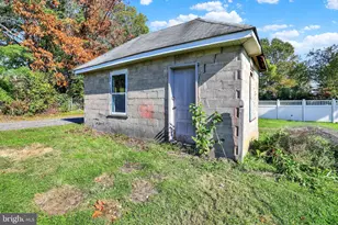 317 W Race St, Stowe, PA 19464 - Photo 28