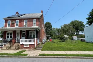 317 W Race St, Stowe, PA 19464 - Photo 2