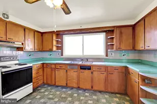 317 W Race St, Stowe, PA 19464 - Photo 14