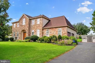 102 Trotter Ln, North Wales, PA 19454 - Photo 2