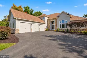 106 Inverness Dr, Blue Bell, PA 19422 - Photo 2