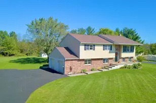 129 Graterford Rd, Schwenksville, PA 19473 - Photo 2