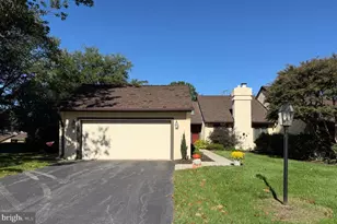 17 Springhouse Ln, Blue Bell, PA 19422 - Photo 2