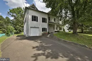 121 Brentwood Dr, Willow Grove, PA 19090 - Photo 2