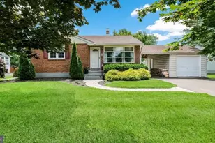 3898 Round Meadow Ln, Hatboro, PA 19040 - Photo 2