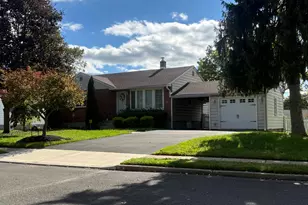 3898 Round Meadow Ln, Hatboro, PA 19040 - Photo 2