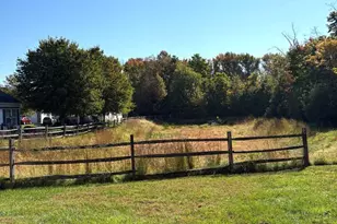 640 Marigold Ln, Blue Bell, PA 19422 - Photo 2