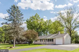 110 Maple St, Gilbertsville, PA 19525 - Photo 2