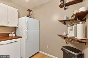 602 Meadowview Ln, Mont Clare, PA 19453 - Photo 6