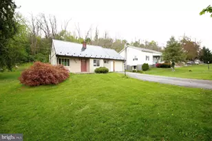 609 Harvard St, Lewistown, PA 17044 - Photo 2